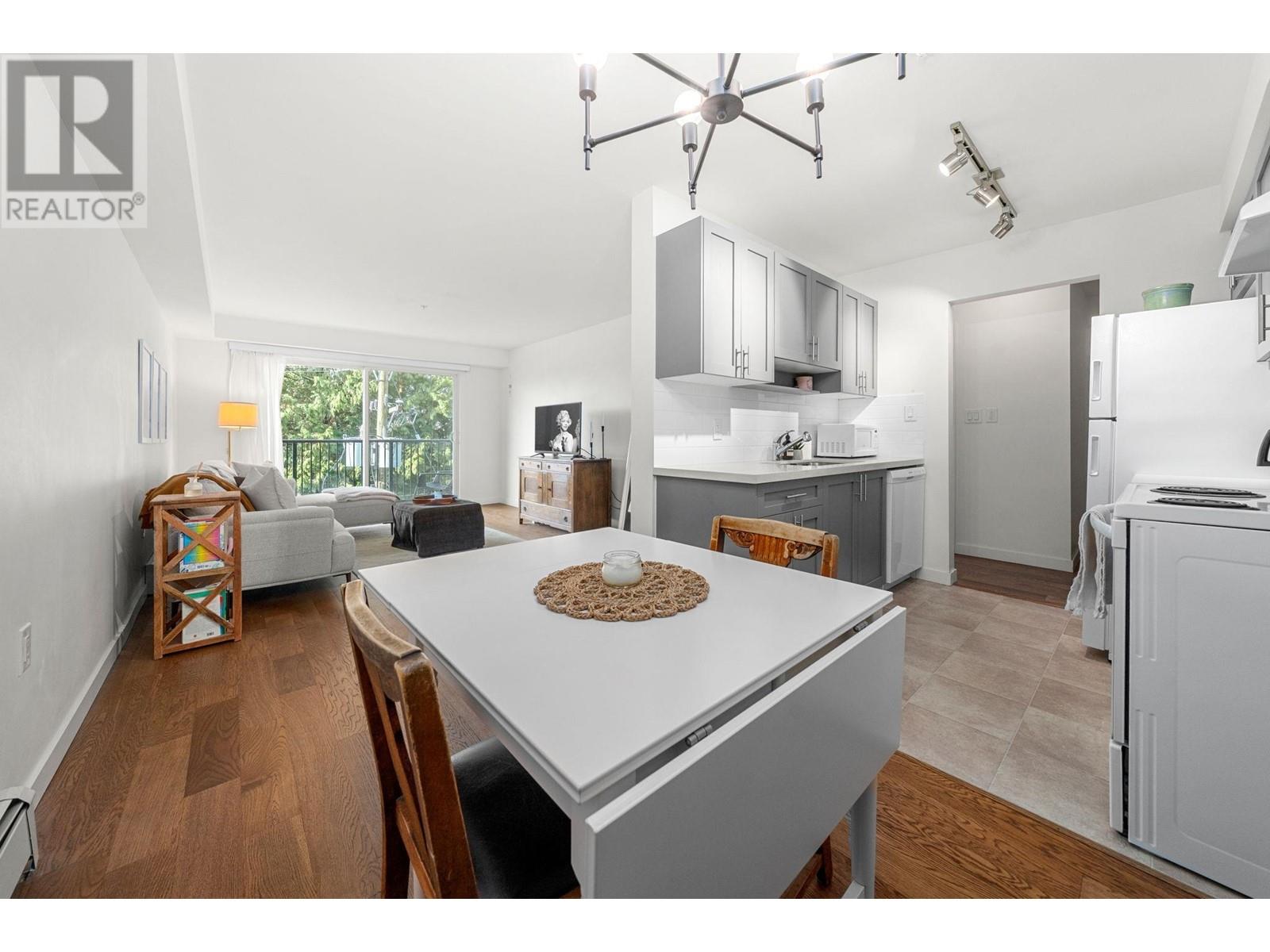 204 357 E 2ND STREET, north vancouver, British Columbia