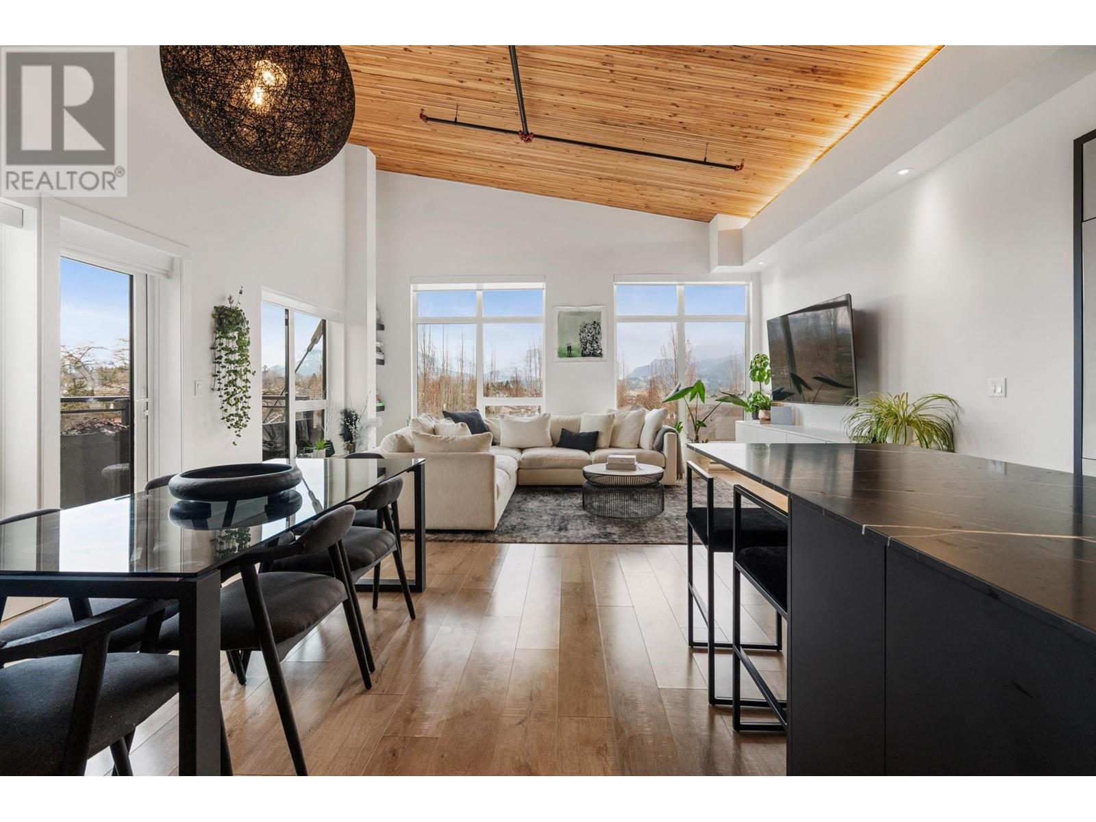 401 4223 HASTINGS STREET, burnaby, British Columbia