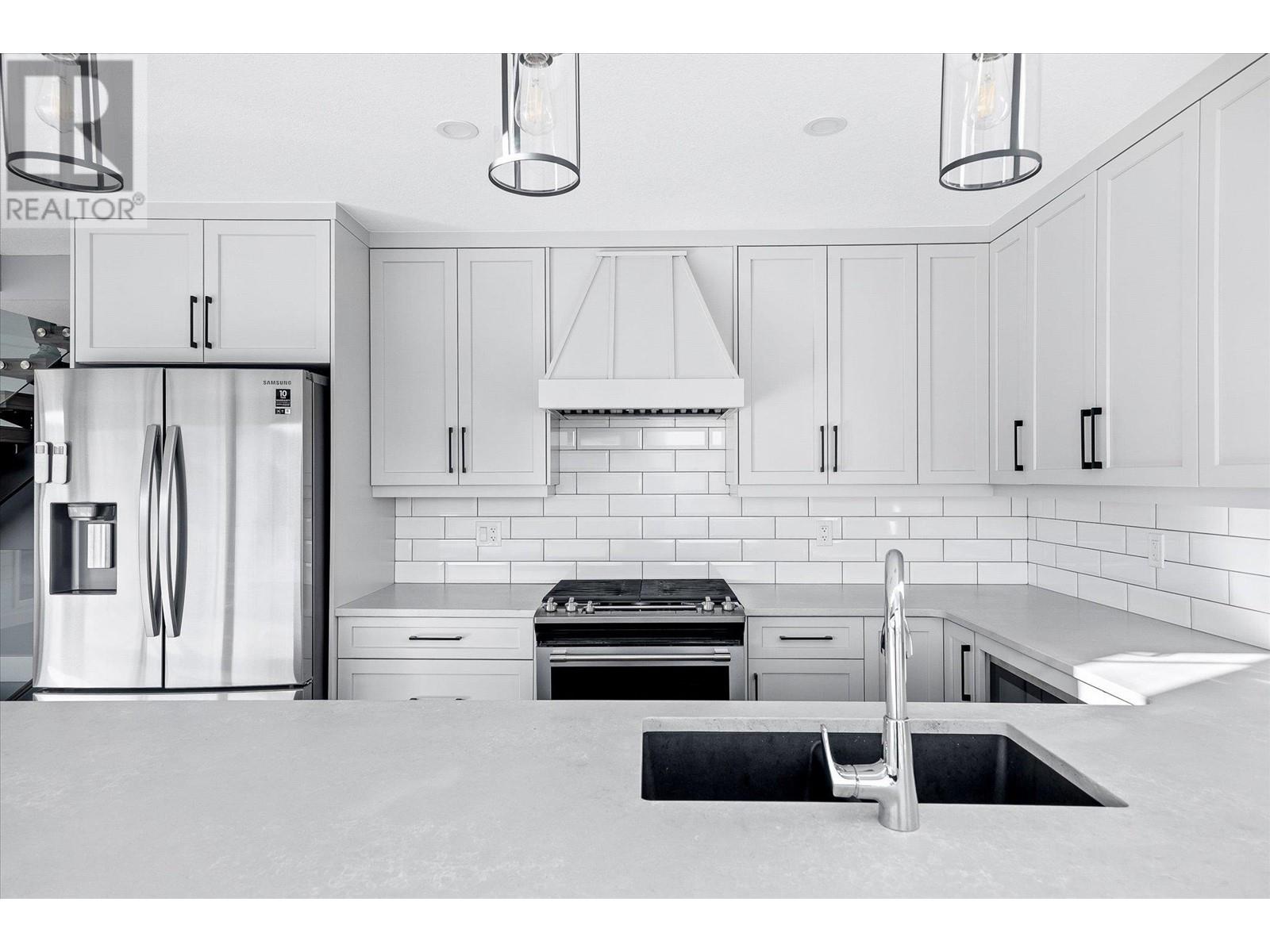 Property at 6842 Madrid Way image 4