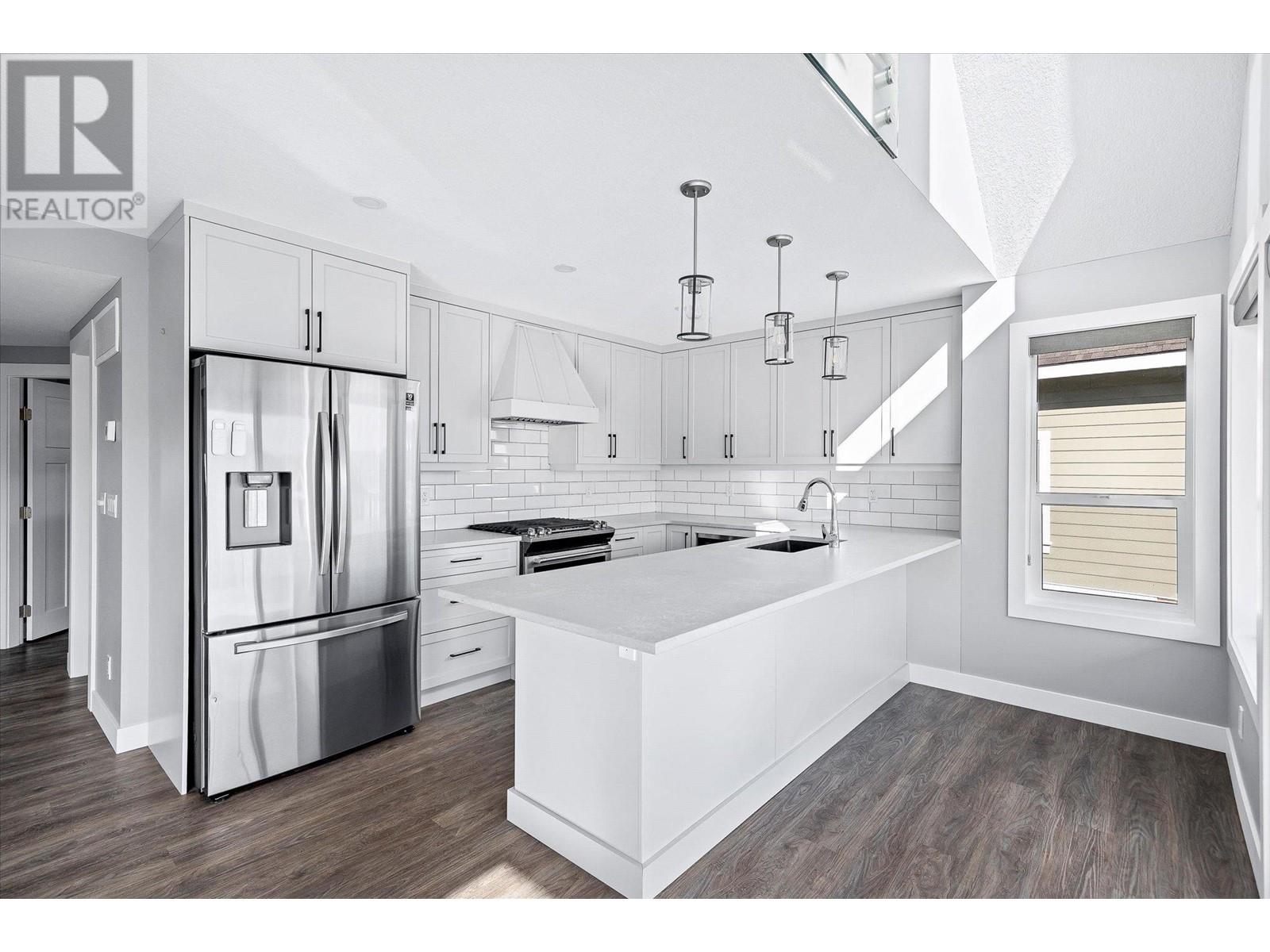 Property at 6842 Madrid Way image 3