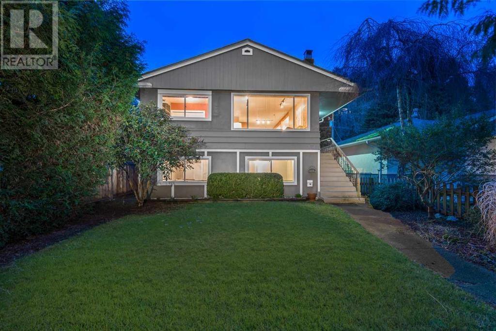 1338 W 17th Street, North Vancouver, British Columbia  V7P 1W4 - Photo 2 - R2986768