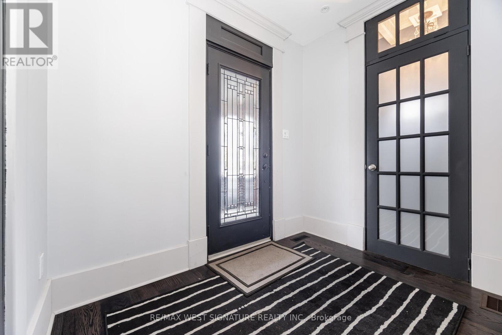 Property at 195 VICTORIA STREET W image 3