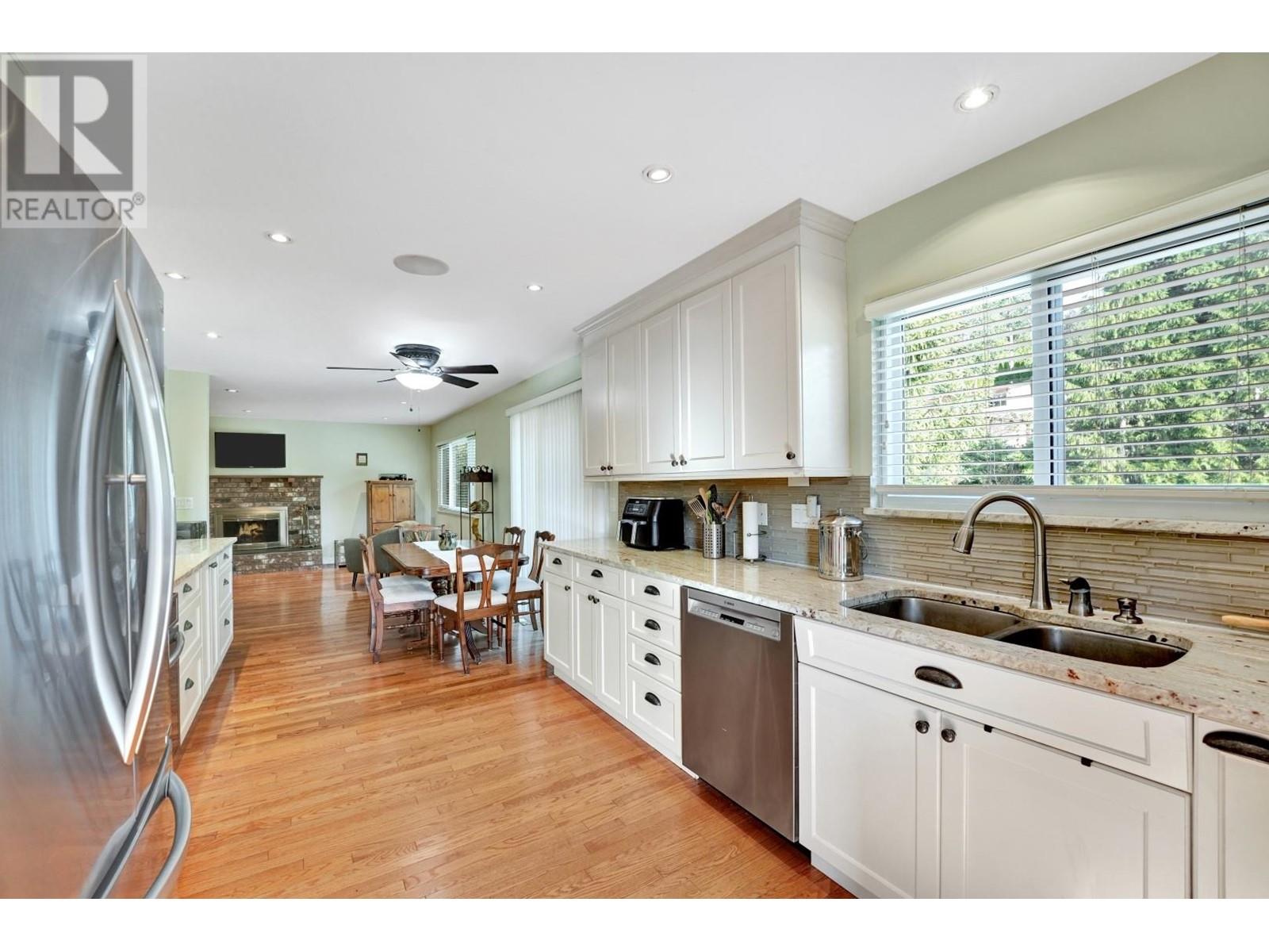 1 Mcnair Bay, Port Moody, British Columbia  V3H 3N8 - Photo 7 - R2986752