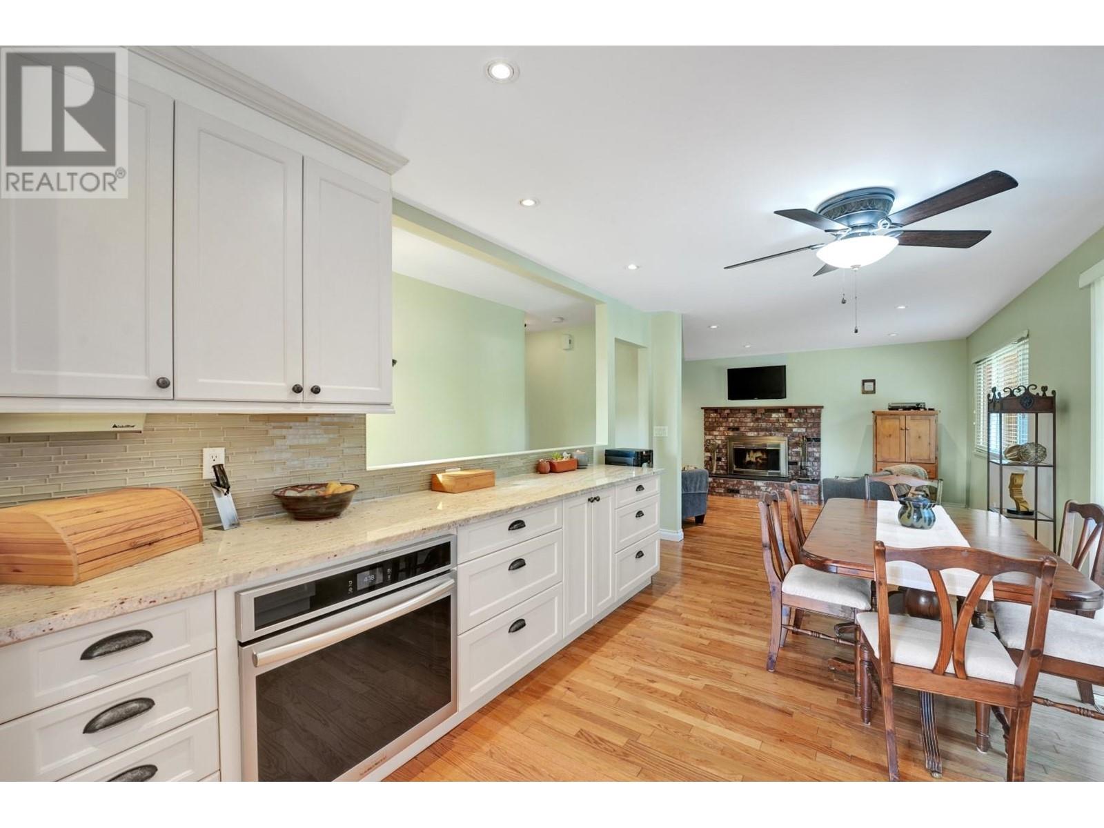 1 Mcnair Bay, Port Moody, British Columbia  V3H 3N8 - Photo 3 - R2986752