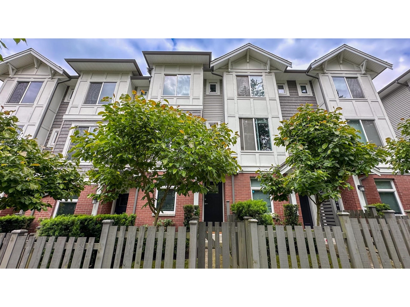 Property at 13 9718 161A STREET image 1