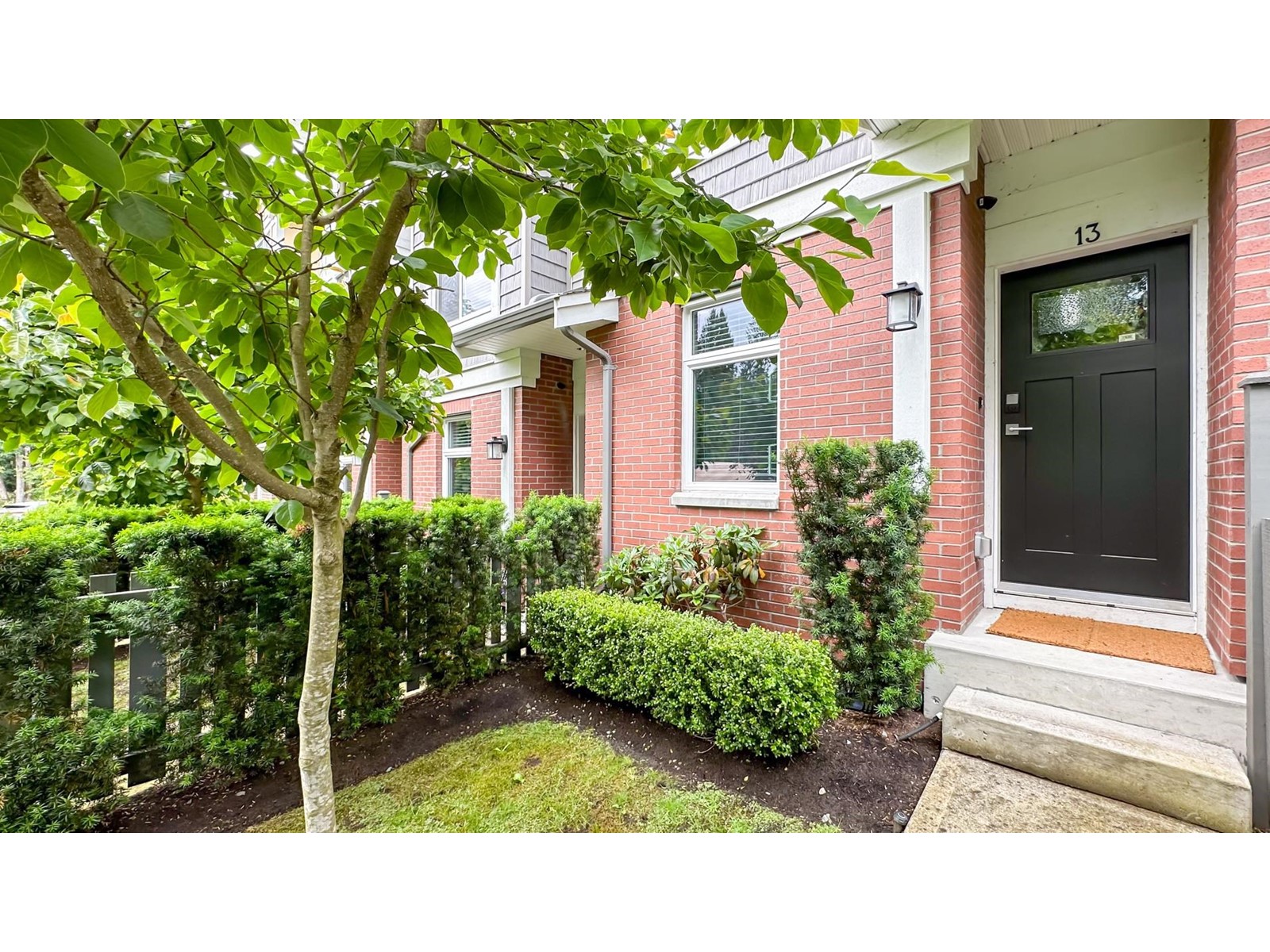 Property at 13 9718 161A STREET image 2
