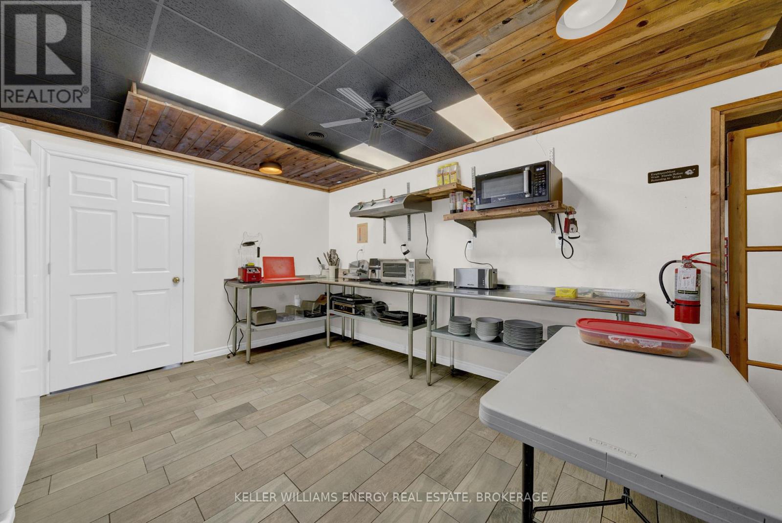 6 Stanley Street, Prince Edward County, Ontario  K0K 1G0 - Photo 12 - X12067102