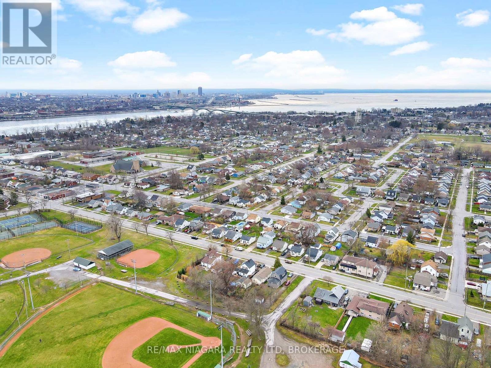 207 Gilmore Road, Fort Erie, Ontario  L2A 2M2 - Photo 34 - X12067033