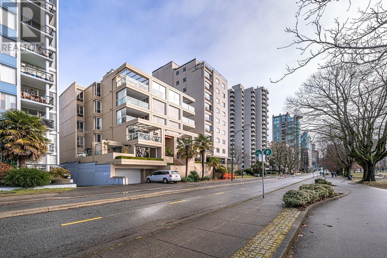 Property at 401 2015 BEACH AVENUE image 4