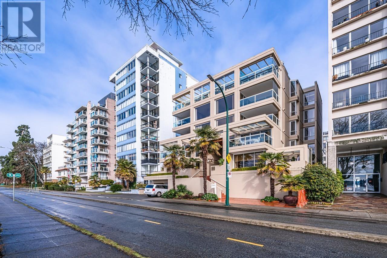 Property at 401 2015 BEACH AVENUE image 2