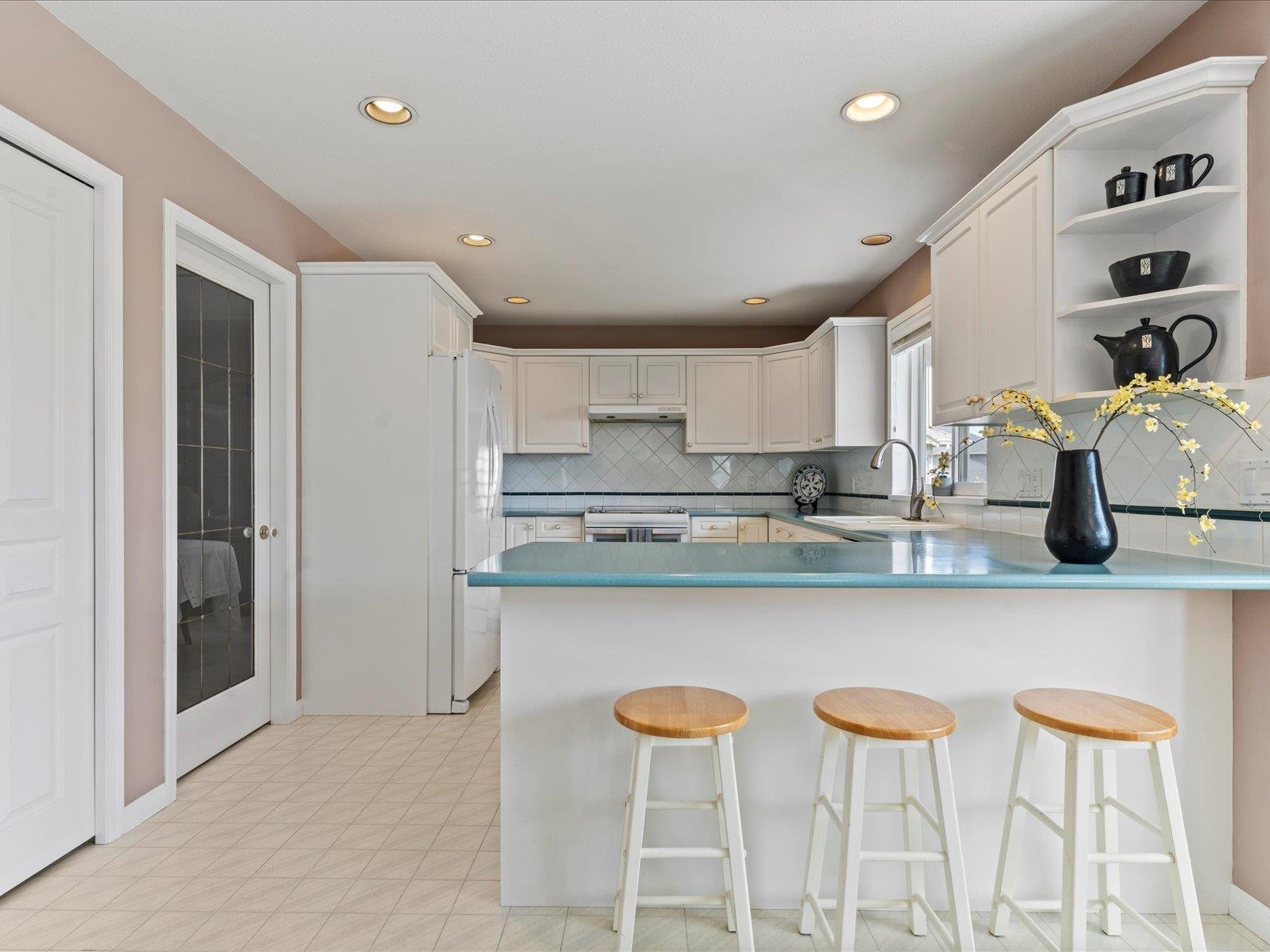 19071 63b Avenue, Surrey, British Columbia  V3S 8G5 - Photo 10 - R2986521