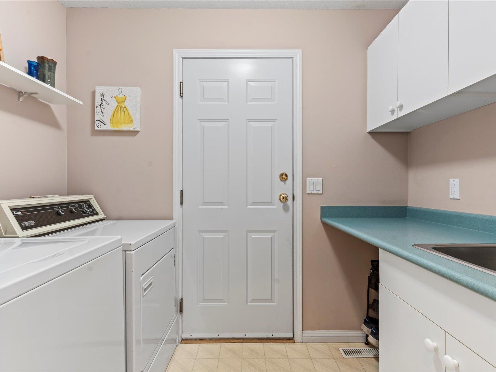 19071 63b Avenue, Surrey, British Columbia  V3S 8G5 - Photo 15 - R2986521