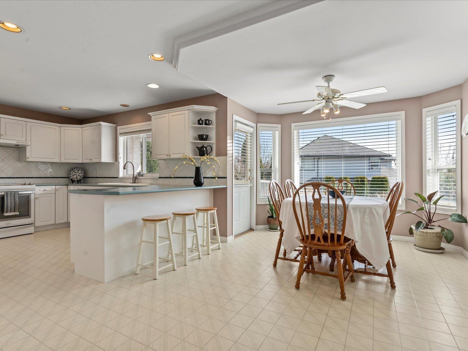19071 63b Avenue, Surrey, British Columbia  V3S 8G5 - Photo 9 - R2986521