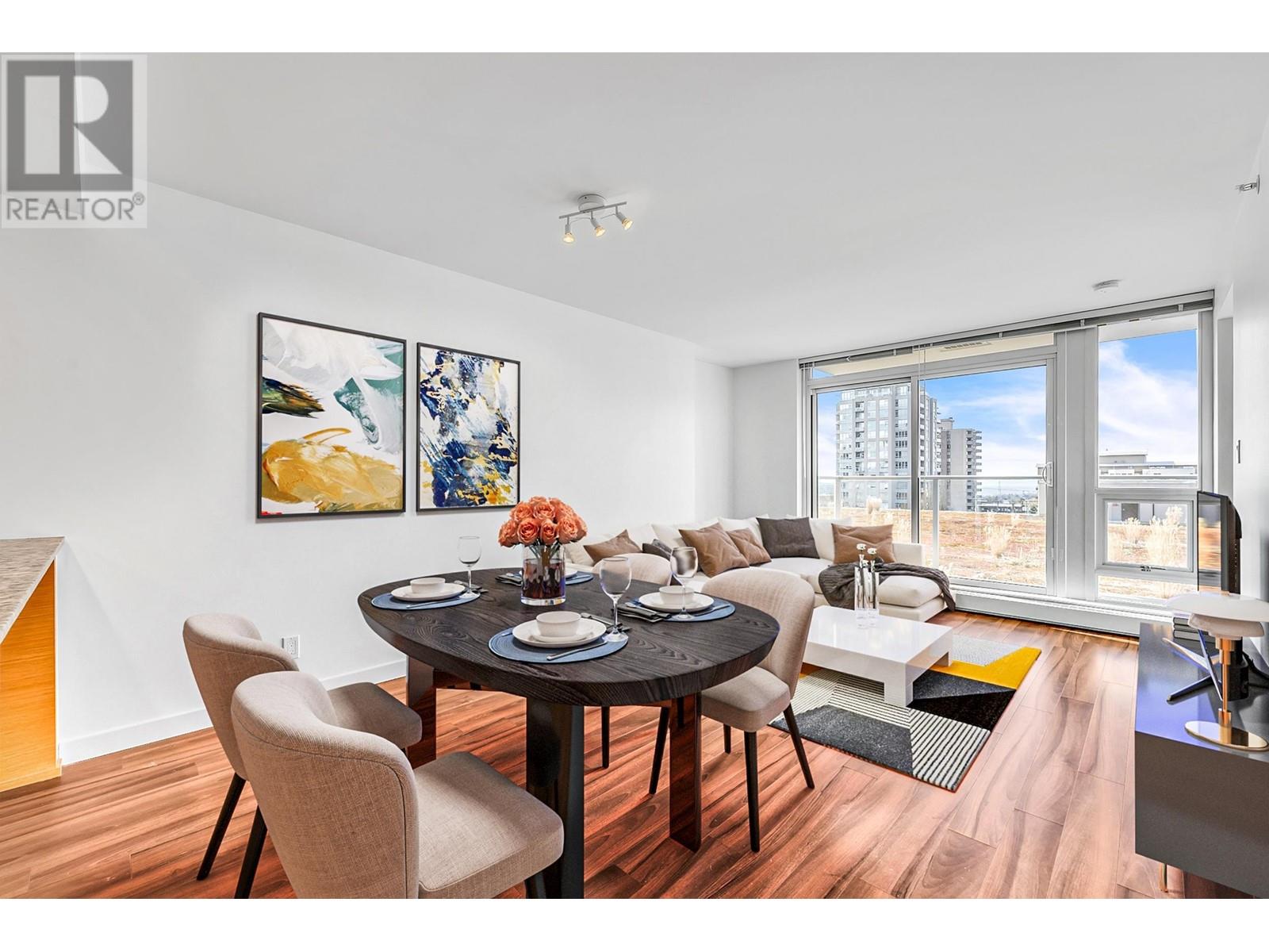 402 135 E 17TH STREET, north vancouver, British Columbia
