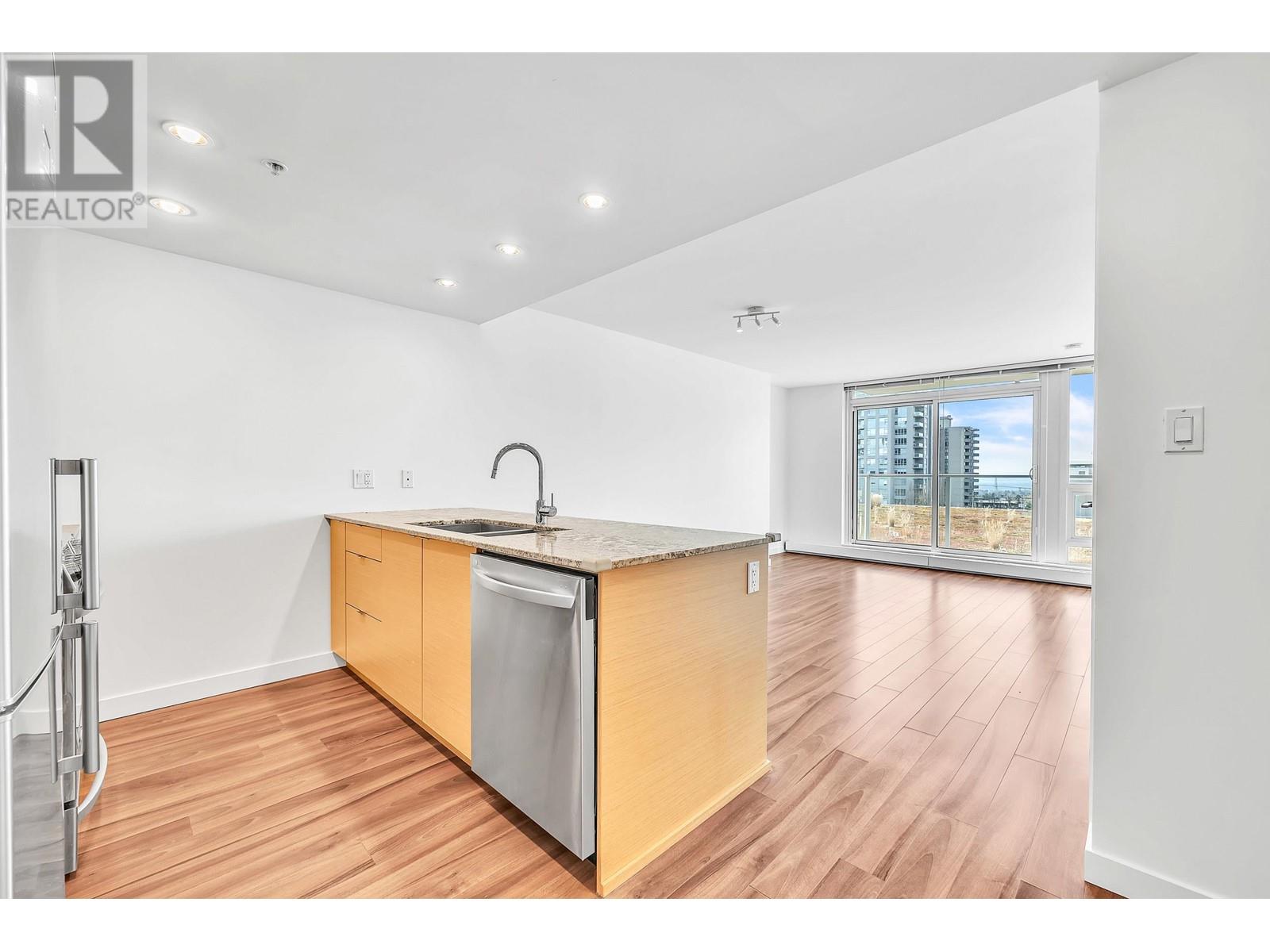 402 135 E 17th Street, North Vancouver, British Columbia  V7L 0C4 - Photo 4 - R2986910