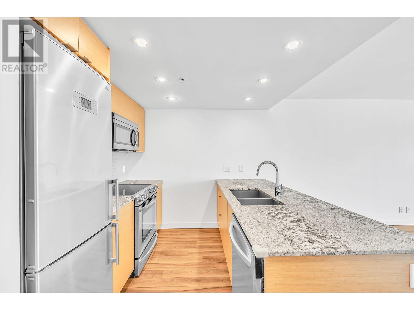 402 135 E 17th Street, North Vancouver, British Columbia  V7L 0C4 - Photo 5 - R2986910