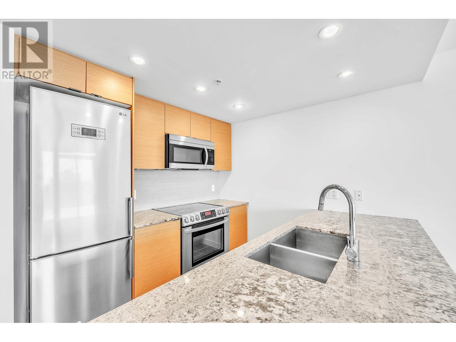 402 135 E 17th Street, North Vancouver, British Columbia  V7L 0C4 - Photo 6 - R2986910