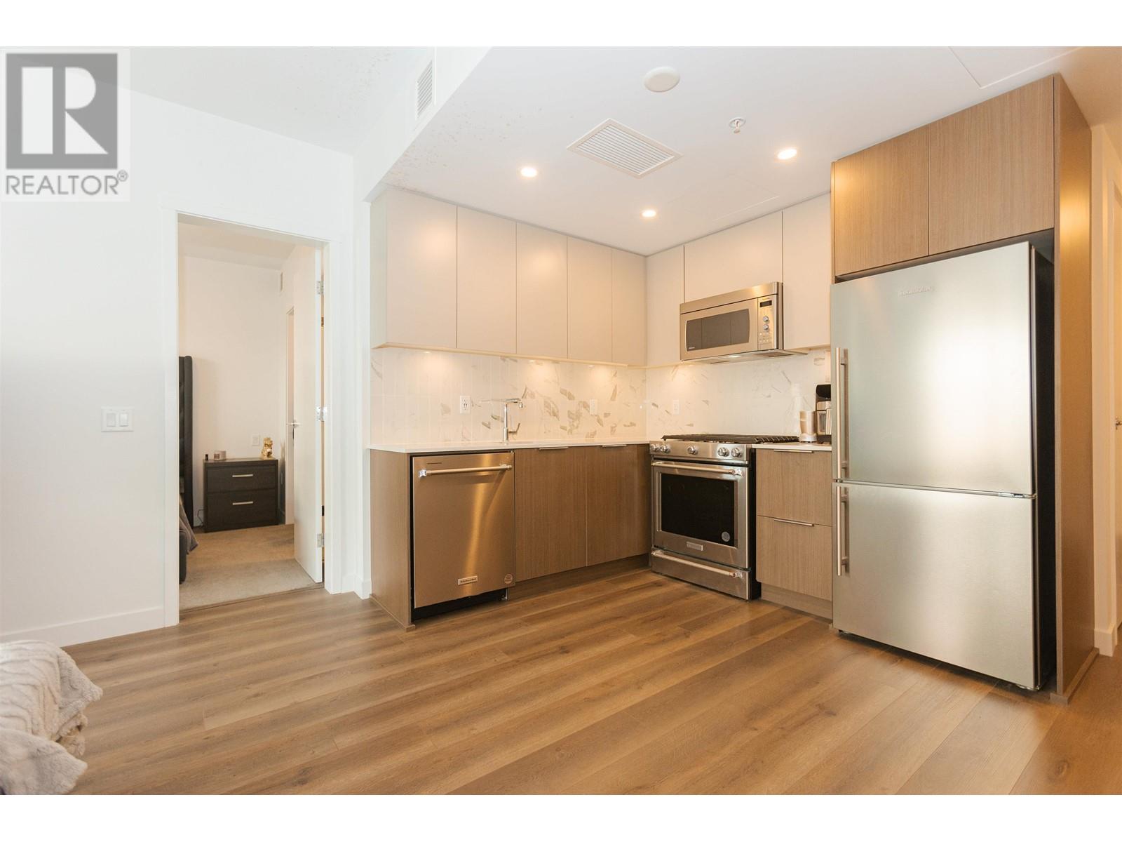 402 645 Como Lake Avenue, Coquitlam, British Columbia  V3J 0N9 - Photo 4 - R2986916