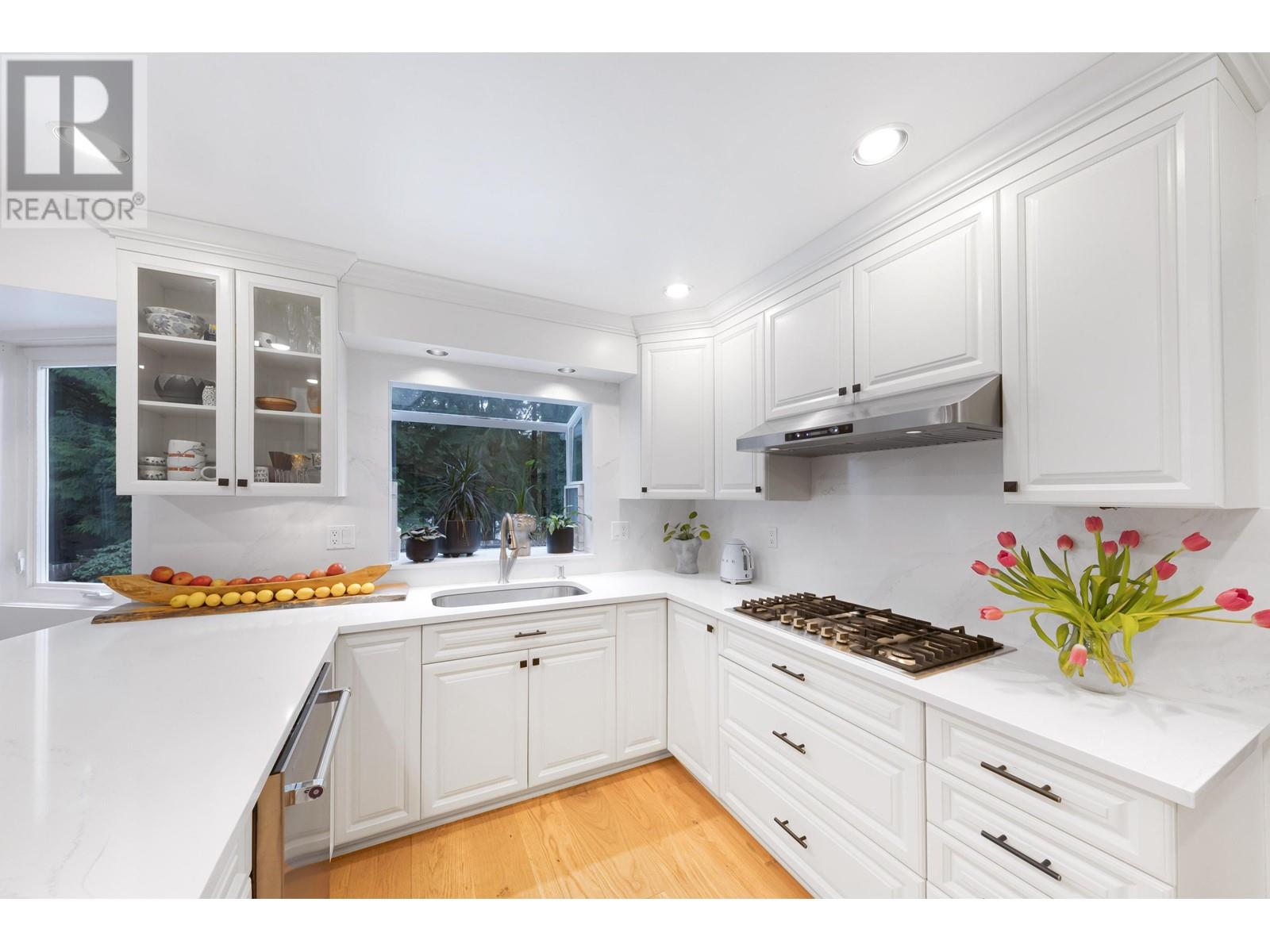 5446 Cliffridge Avenue, North Vancouver, British Columbia  V7R 4M4 - Photo 12 - R2986887
