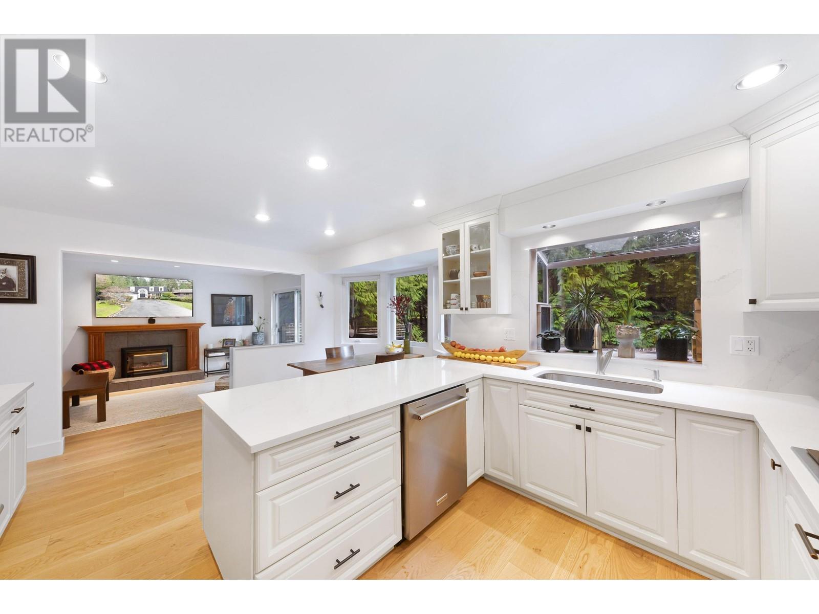 5446 Cliffridge Avenue, North Vancouver, British Columbia  V7R 4M4 - Photo 14 - R2986887