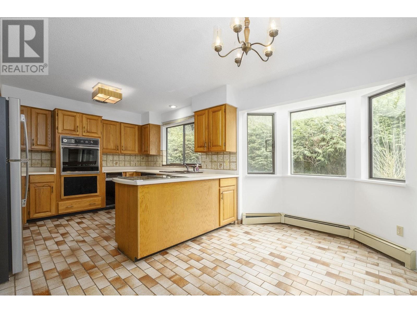5563 Staghorn Place, North Vancouver, British Columbia  V7R 4S5 - Photo 10 - R2986905