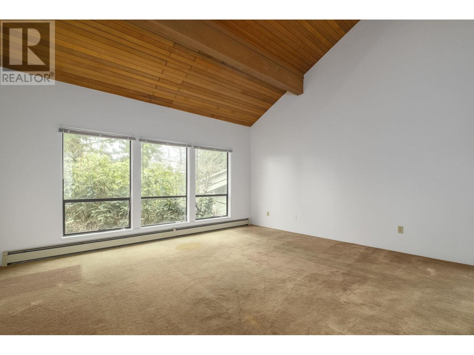 5563 Staghorn Place, North Vancouver, British Columbia  V7R 4S5 - Photo 2 - R2986905