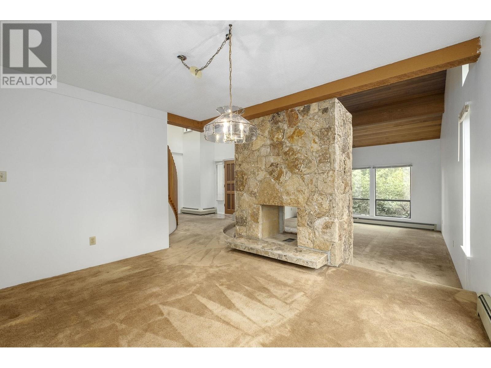 5563 Staghorn Place, North Vancouver, British Columbia  V7R 4S5 - Photo 4 - R2986905