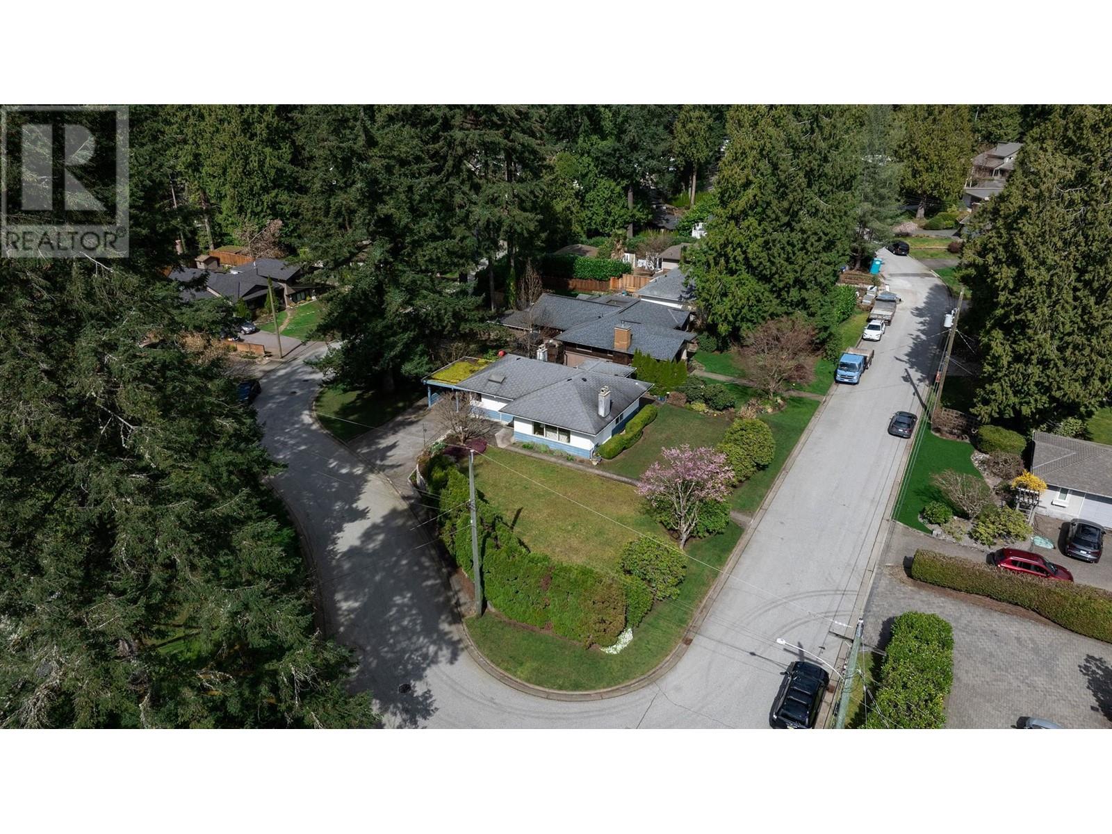 Property at 4143 VIRGINIA CRESCENT image 3