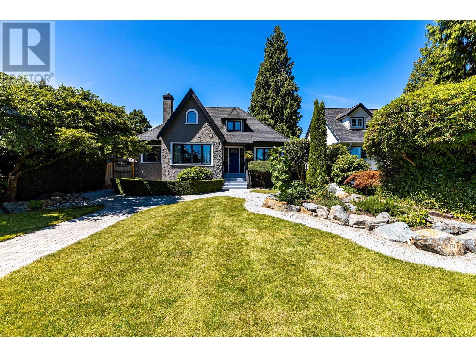 1717 Grand Boulevard, North Vancouver, British Columbia  V7L 3Y3 - Photo 2 - R2986935