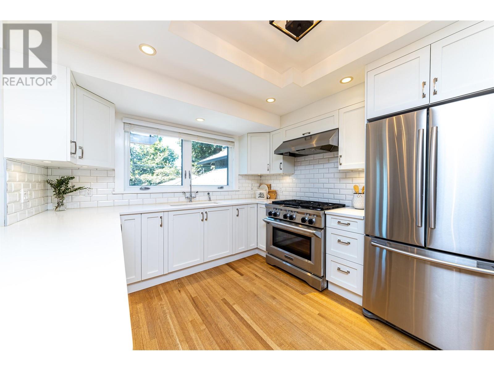 1717 Grand Boulevard, North Vancouver, British Columbia  V7L 3Y3 - Photo 6 - R2986935