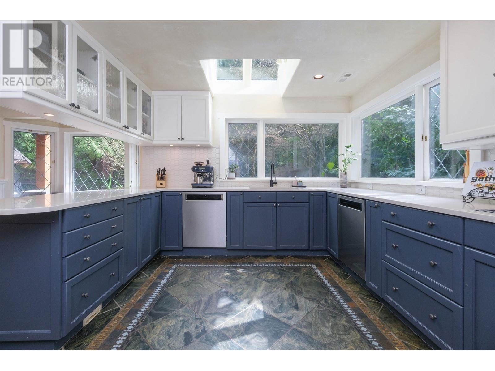 3179 Capilano Crescent, North Vancouver, British Columbia  V7R 4H4 - Photo 6 - R2986936