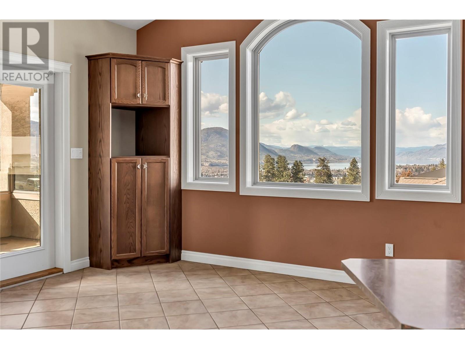 Property at 2910 Evergreen Drive image 3
