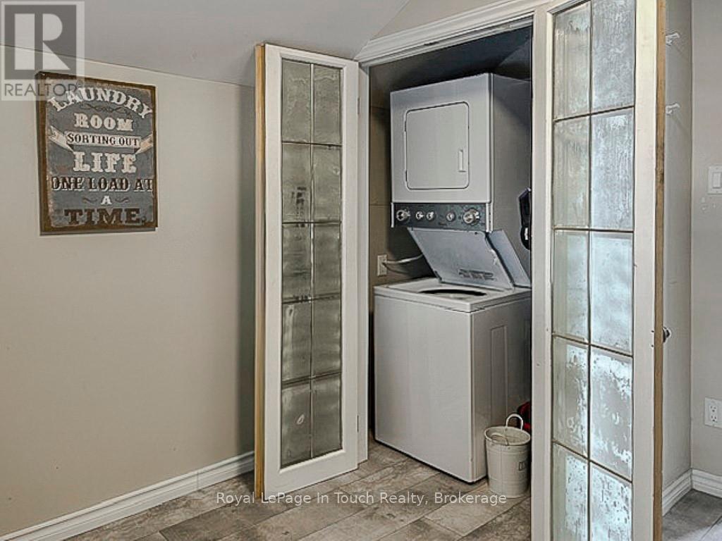31 Wolfe Street, Penetanguishene, Ontario  L9M 1B7 - Photo 16 - S12041946