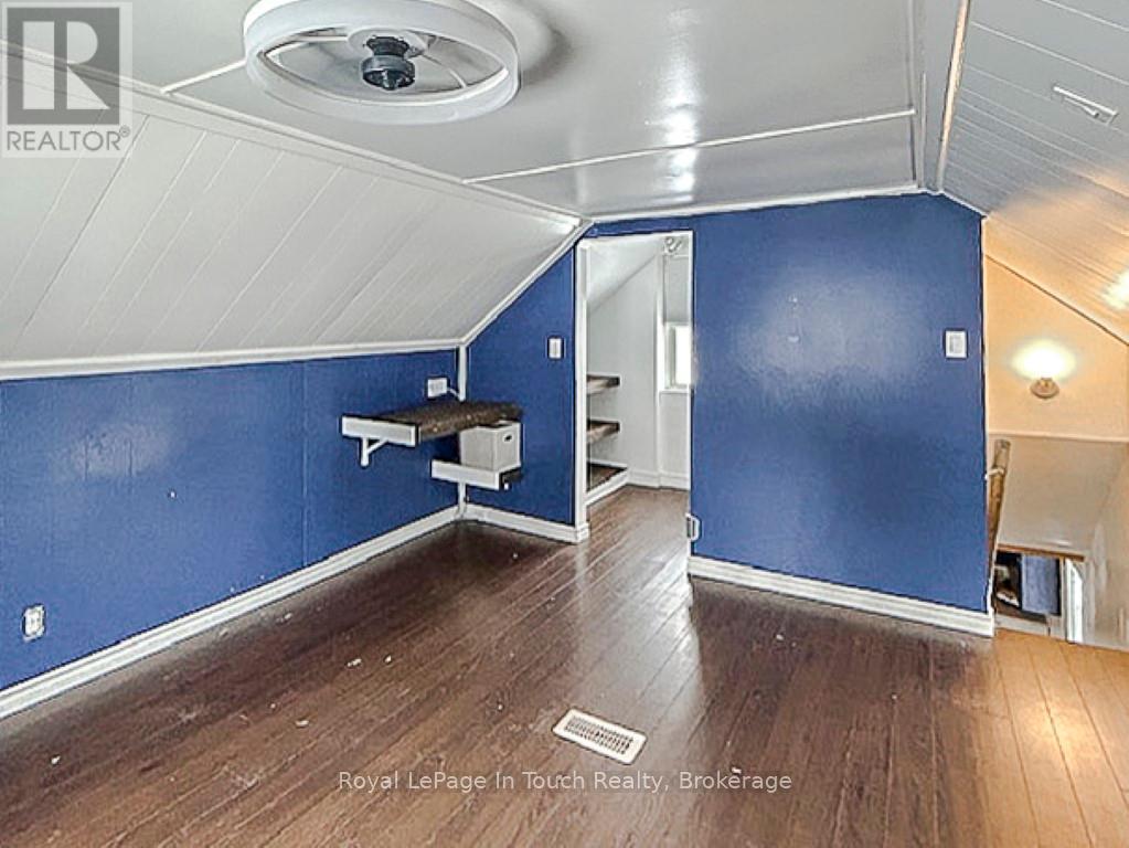 31 Wolfe Street, Penetanguishene, Ontario  L9M 1B7 - Photo 22 - S12041946