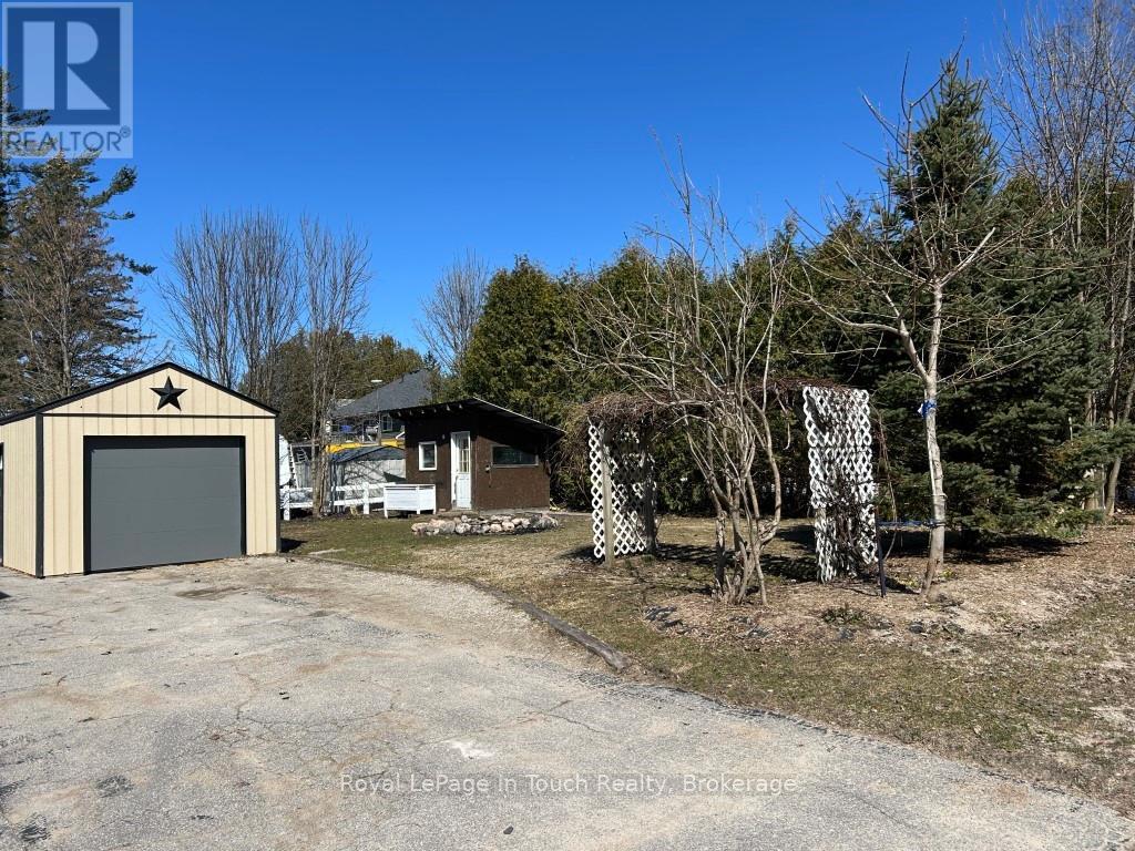 31 Wolfe Street, Penetanguishene, Ontario  L9M 1B7 - Photo 3 - S12041946