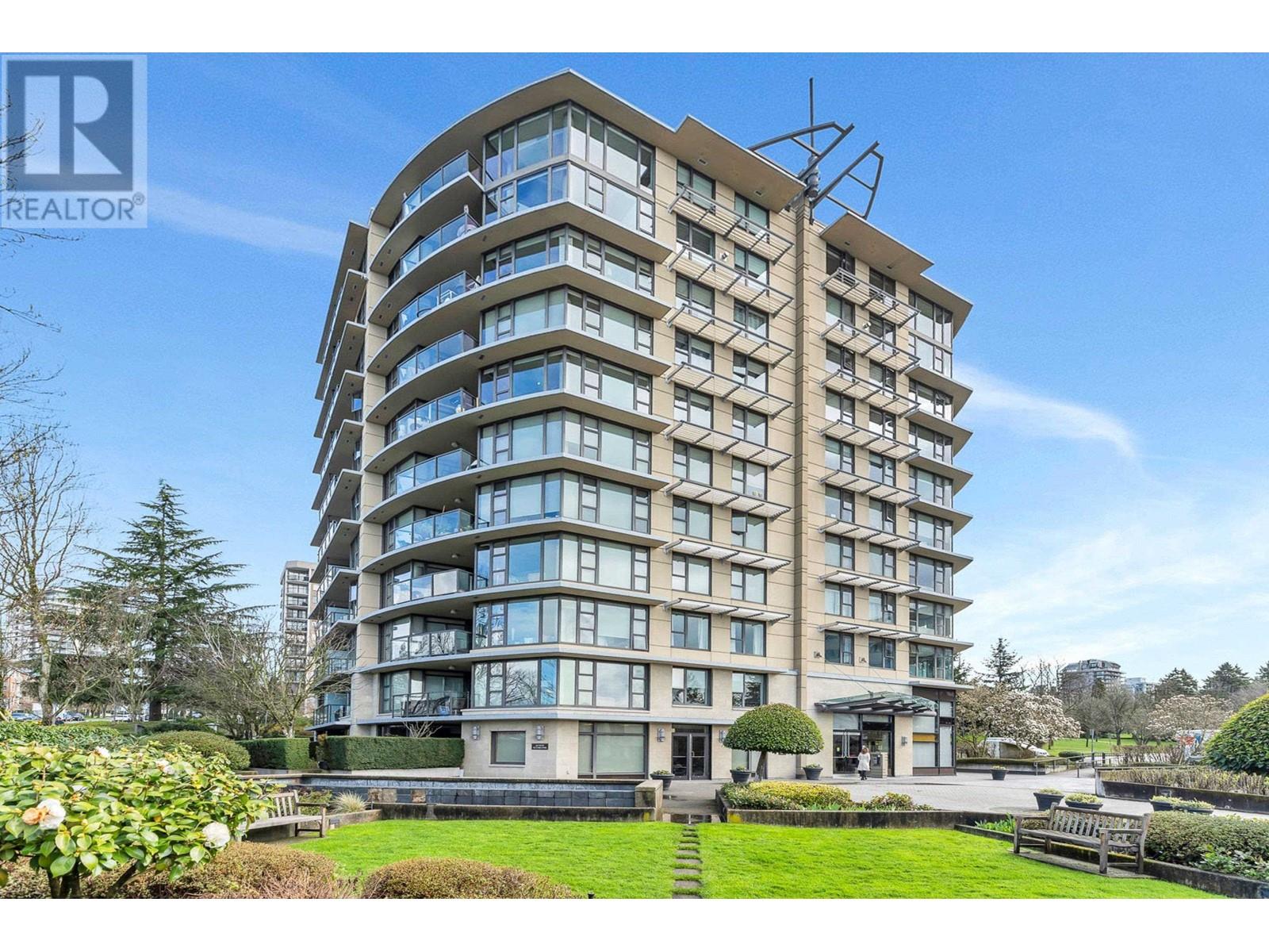 304 683 Victoria Park, North Vancouver, British Columbia  V7M 0A2 - Photo 1 - R2986735