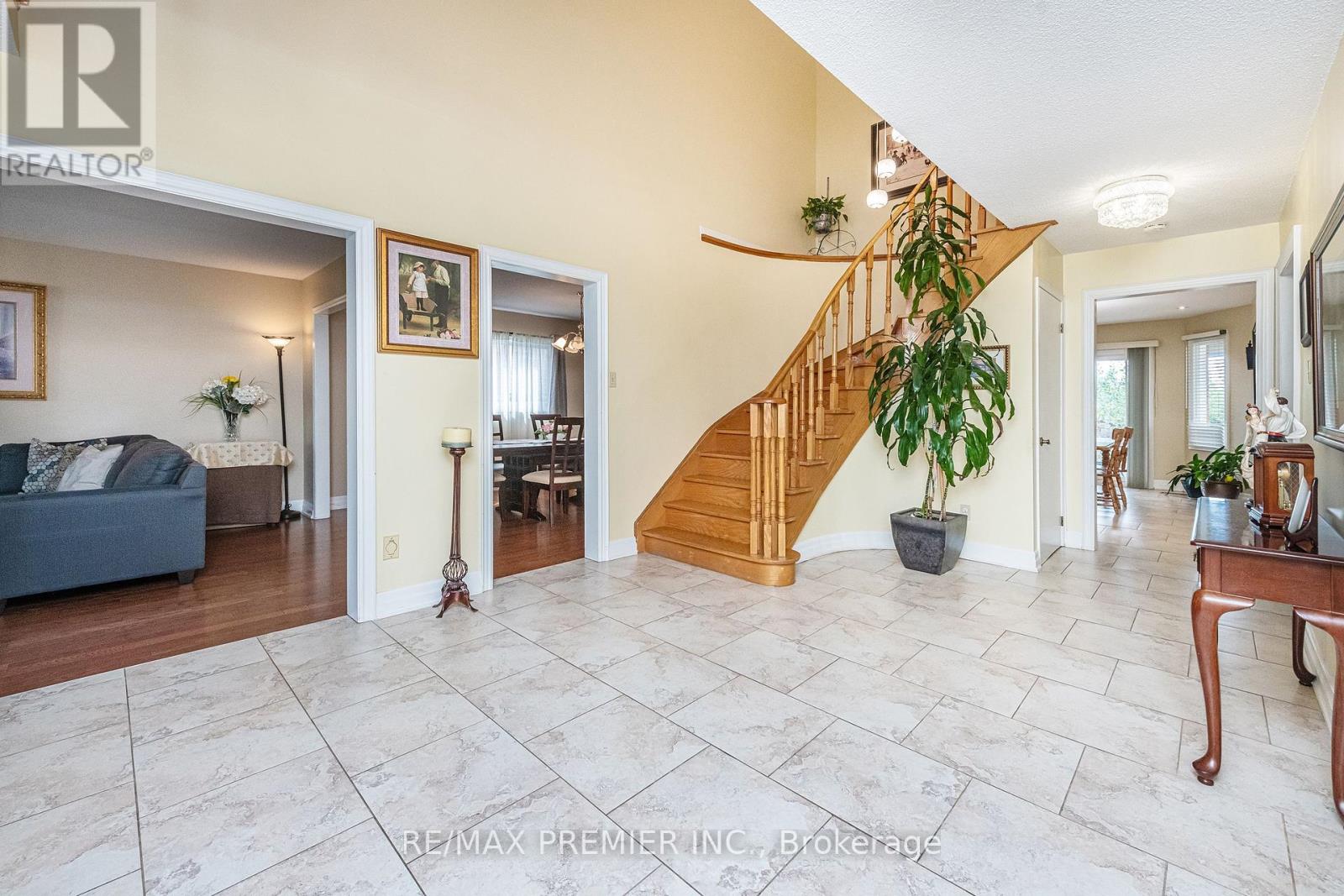 Property at 35 CRISTINA CRESCENT image 3