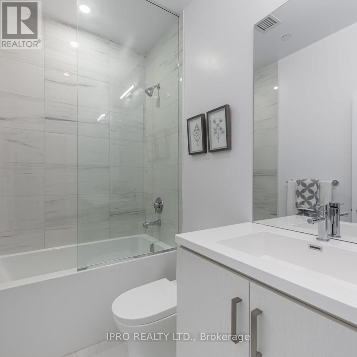 105 - 10 Honeycrisp Crescent, Vaughan, Ontario  L4K 0M7 - Photo 8 - N12067214
