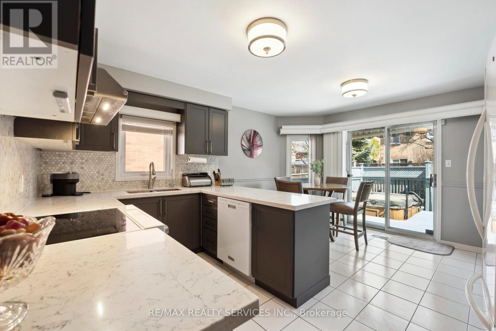 52 Buffridge Trail, Brampton, Ontario  L7A 1H8 - Photo 13 - W12067056