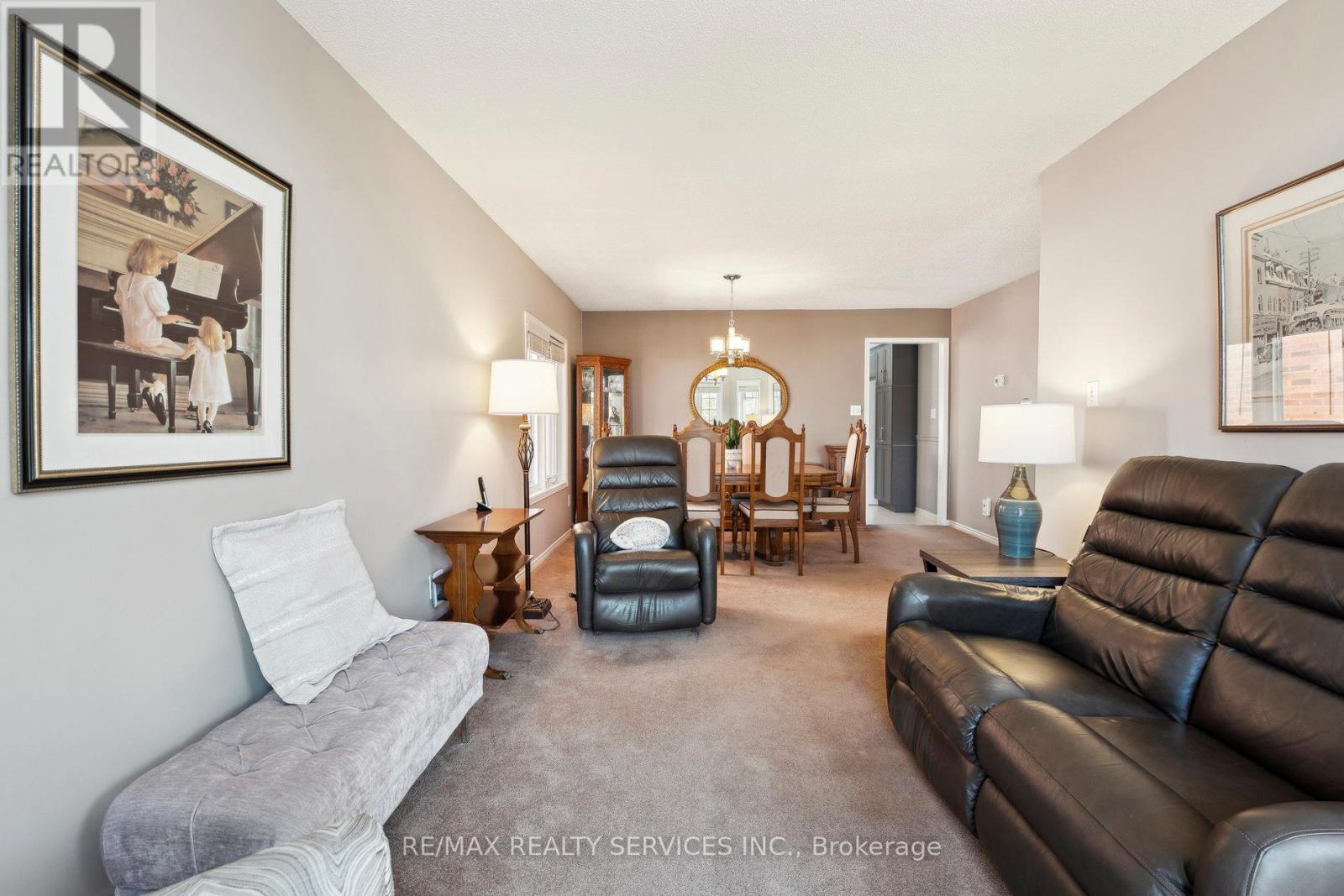 52 Buffridge Trail, Brampton, Ontario  L7A 1H8 - Photo 9 - W12067056