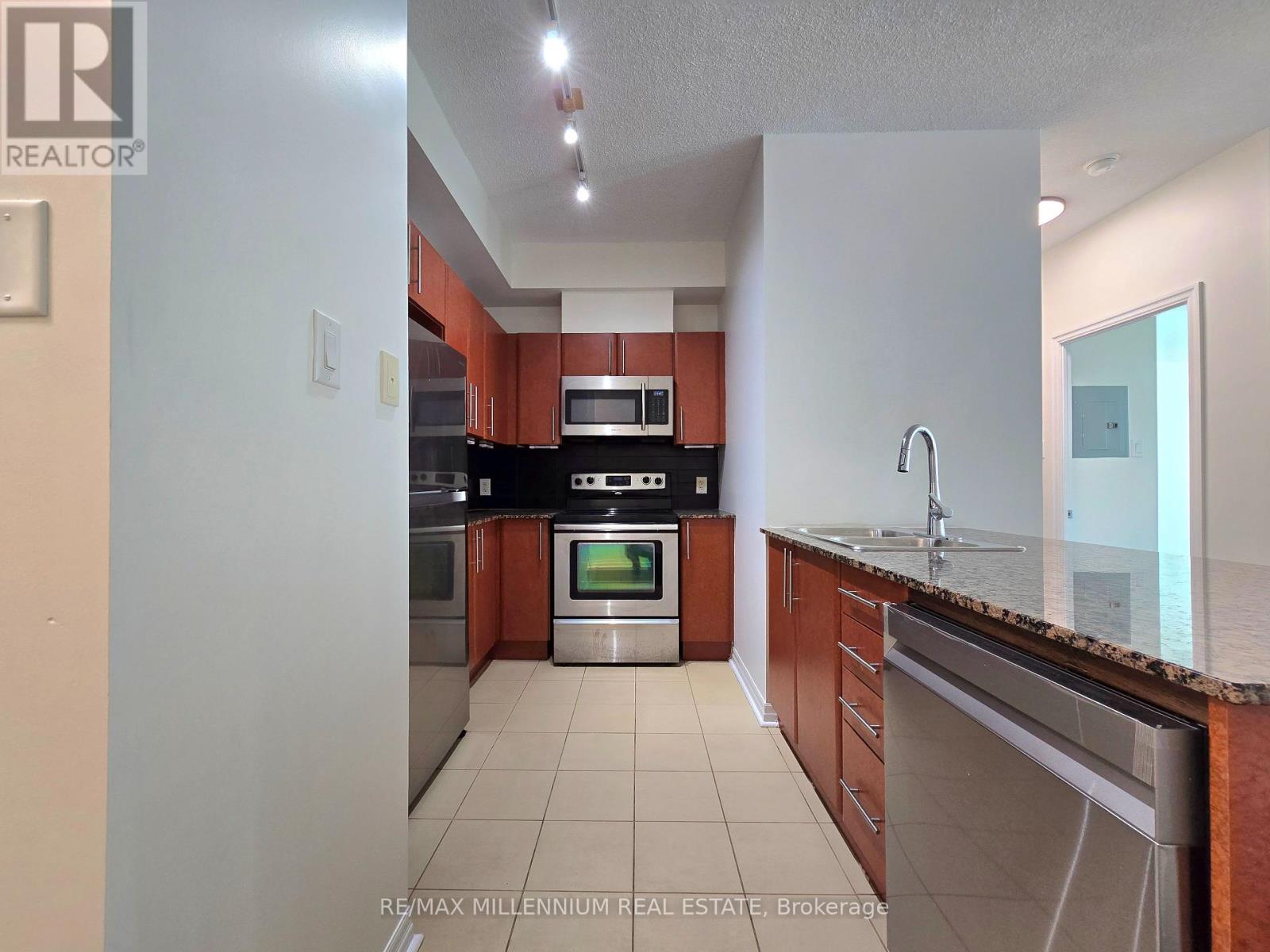 315 - 3515 Kariya Drive, Mississauga, Ontario  L5B 0C1 - Photo 8 - W12067140