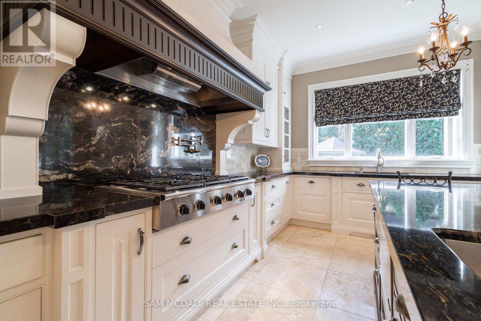 1502 Gregwood Road, Mississauga, Ontario  L5H 2T4 - Photo 12 - W12067208