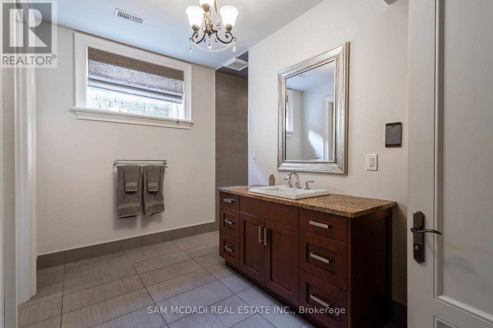 1502 Gregwood Road, Mississauga, Ontario  L5H 2T4 - Photo 31 - W12067208