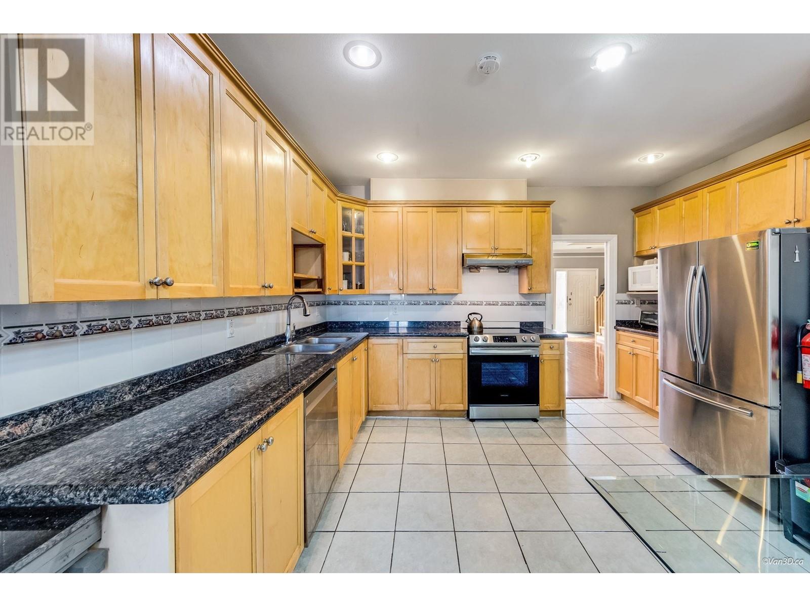 3807 Regent Street, Burnaby, British Columbia  V5C 4G7 - Photo 10 - R2986816