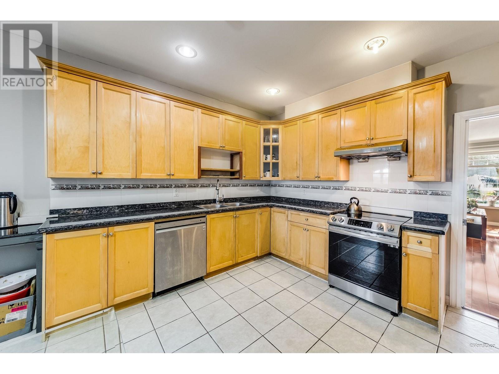 3807 Regent Street, Burnaby, British Columbia  V5C 4G7 - Photo 9 - R2986816