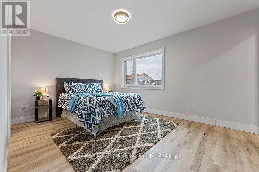 209 Grenfell Street, Hamilton (Crown Point), Ontario  L8H 3J6 - Photo 24 - X12067166