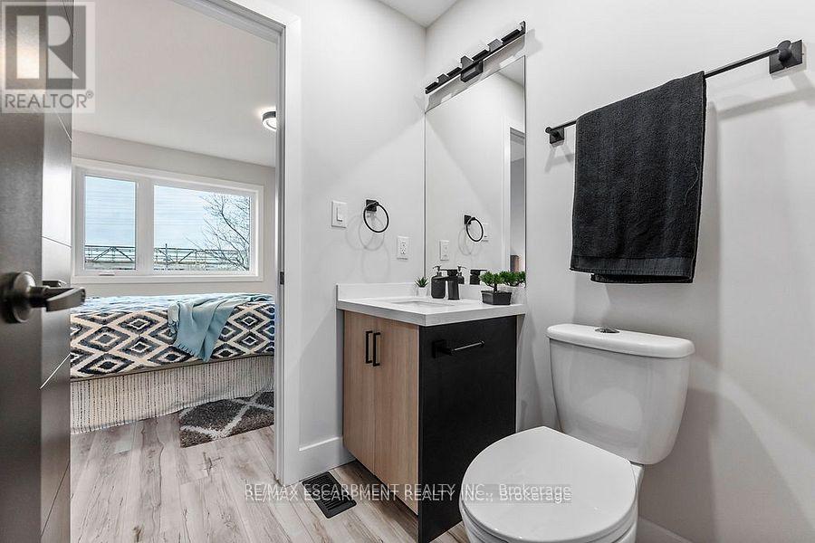 209 Grenfell Street, Hamilton (Crown Point), Ontario  L8H 3J6 - Photo 26 - X12067166