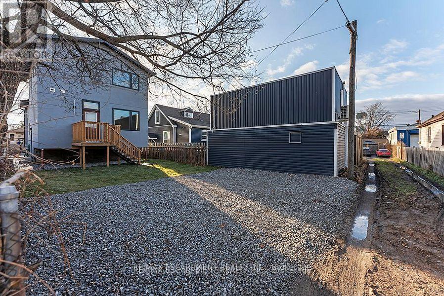 209 Grenfell Street, Hamilton (Crown Point), Ontario  L8H 3J6 - Photo 37 - X12067166
