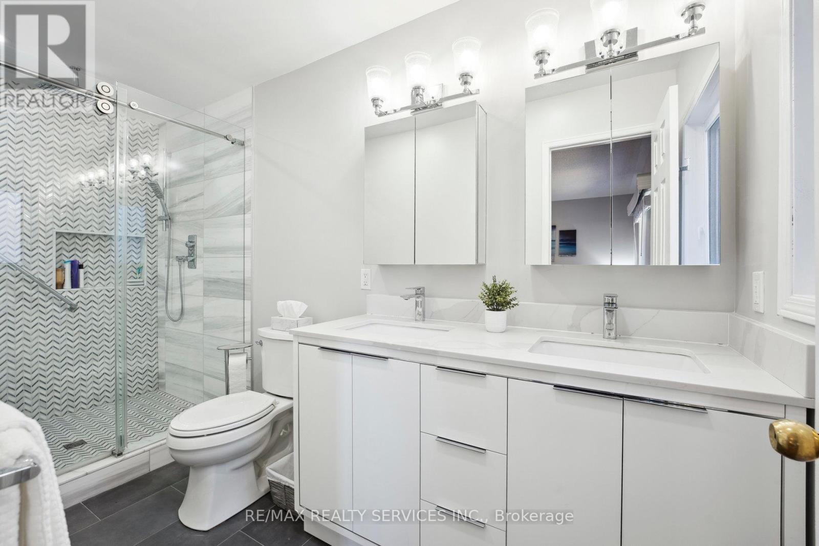 52 Buffridge Trail, Brampton, Ontario  L7A 1H8 - Photo 24 - W12067056