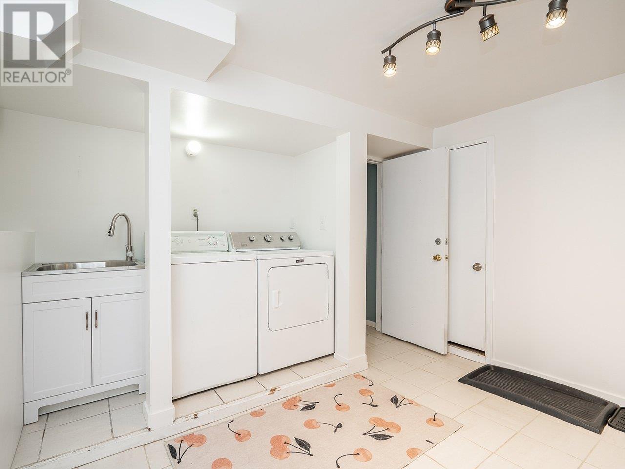 8278 18th Avenue, Burnaby, British Columbia  V3N 1K3 - Photo 24 - R2986829